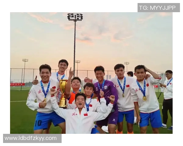 与足球明星共享美好时光的餐桌瞬间,感受运动与美食的完美结合